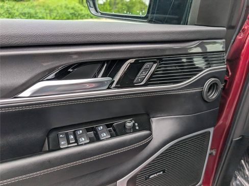 Used 2022 Jeep Wagoneer Series I AWD/4WD image 22