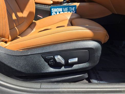 Used 2019 BMW 530e w/ M Sport Package image 48