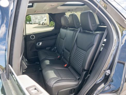 Certified 2024 Land Rover Discovery S image 35