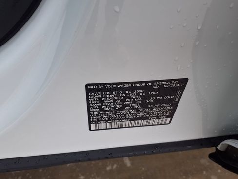 Used 2025 Volkswagen Atlas SE FWD image 32