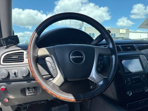 Used 2012 GMC Sierra 2500 Denali w/ Suspension Package, Off-Road AWD/4WD image 11