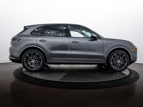 Certified 2026 Porsche Cayenne image 8
