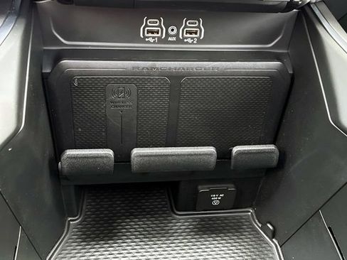 Used 2025 RAM 1500 Big Horn AWD/4WD image 33