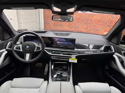Used 2026 BMW X5 xDrive40i w/ M Sport Package AWD/4WD image 13