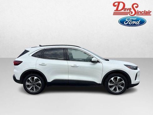 Used 2023 Ford Escape Platinum image 5