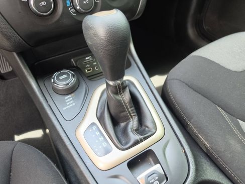 Certified 2018 Jeep Cherokee Latitude AWD/4WD image 24