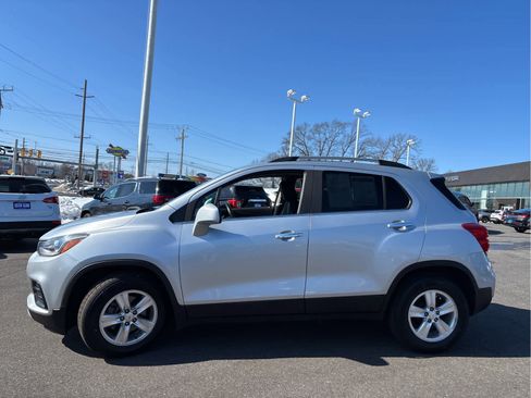 Used 2018 Chevrolet Trax LT w/ LT Convenience Package image 6
