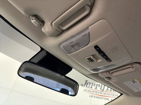 Used 2021 Toyota Corolla LE image 19