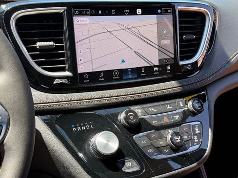 Certified 2023 Chrysler Pacifica Pinnacle FWD image 16
