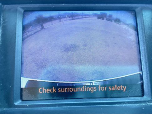 Used 2012 Toyota Highlander FWD w/ Tech Pkg image 25