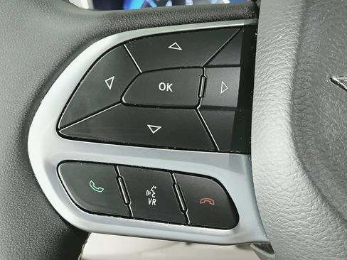 Used 2024 Chrysler Pacifica Touring-L FWD image 30