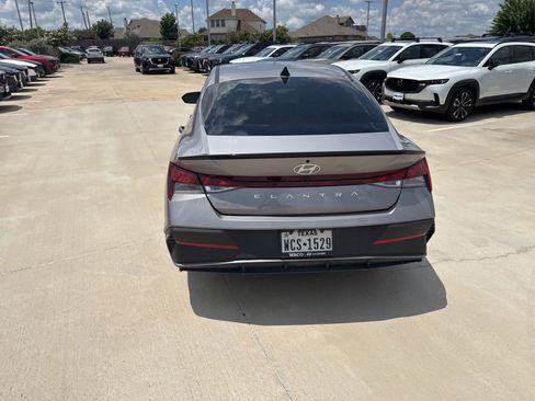 Used 2025 Hyundai Elantra Sport FWD image 12