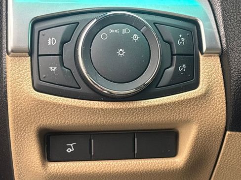 Used 2017 Ford Explorer Limited image 24