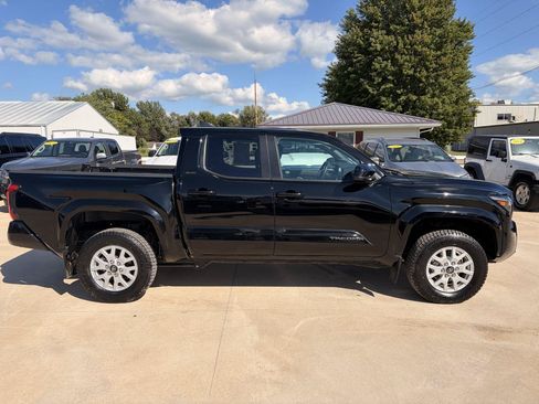 Used 2024 Toyota Tacoma SR5 AWD/4WD image 4