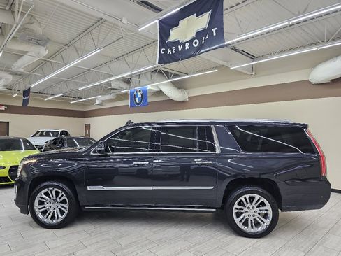 Used 2019 Cadillac Escalade ESV Premium Luxury w/ LPO, Radiant Package image 9