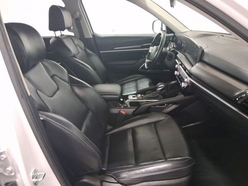 Used 2025 Kia Telluride LX FWD image 17