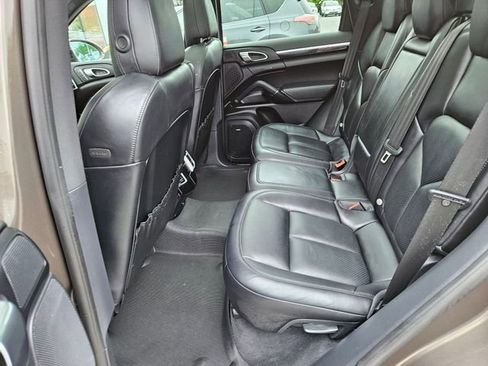 Used 2016 Porsche Cayenne AWD/4WD image 12