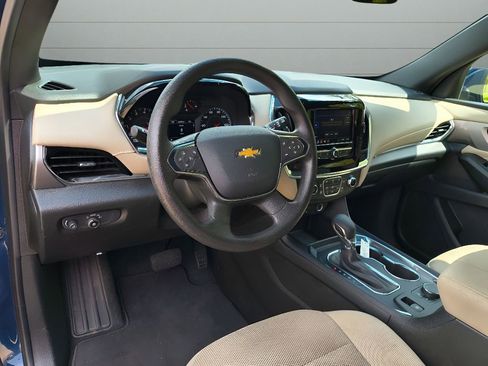 Used 2022 Chevrolet Traverse LS image 14