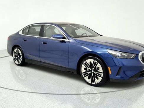 Used 2026 BMW 530i RWD image 1