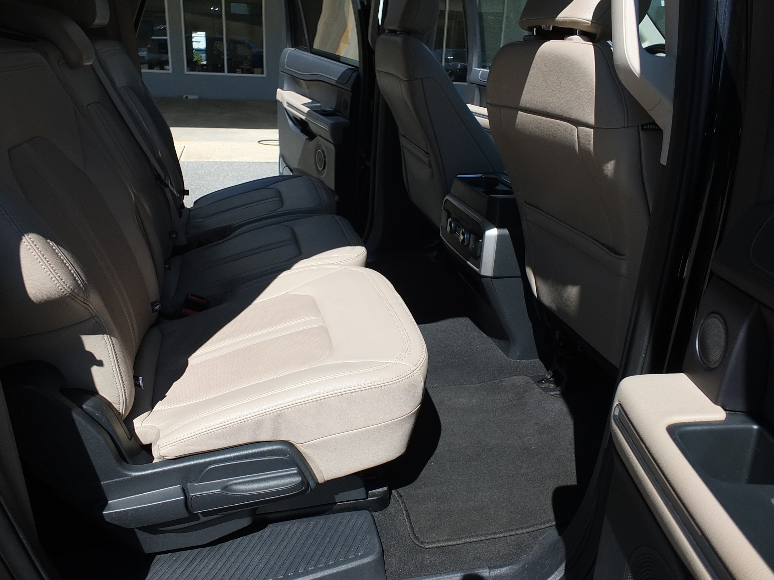 Used 2024 Ford Expedition Max Limited AWD/4WD image 14