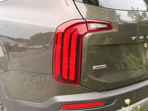 Used 2022 Kia Telluride SX w/ Towing Package AWD/4WD image 12