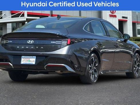 Used 2025 Hyundai Sonata SEL FWD image 2