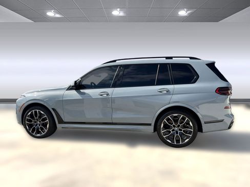 Used 2025 BMW X7 xDrive40i w/ M Sport Package image 2