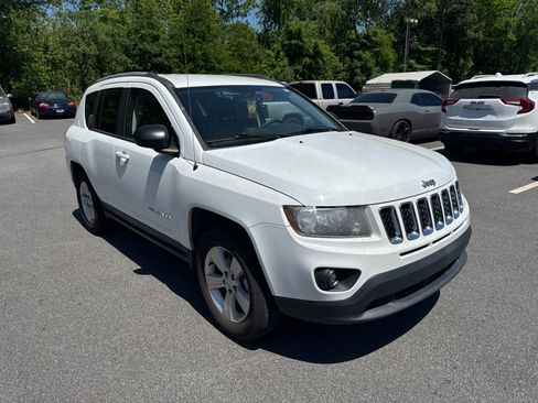Used 2015 Jeep Compass Sport w/ Power Value Group FWD image 3