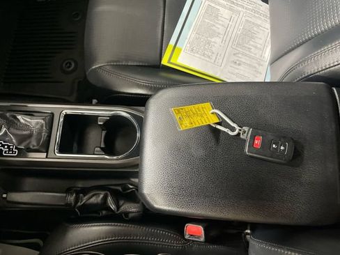 Used 2019 Toyota Tacoma TRD Off-Road AWD/4WD image 21