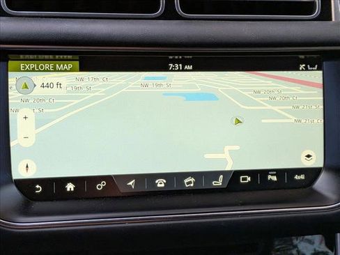 Used 2017 Land Rover Range Rover HSE image 12