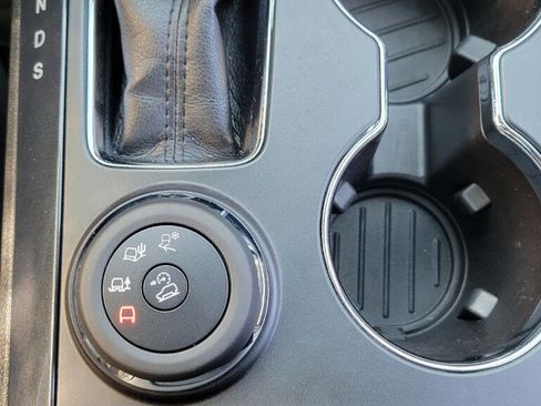 Used 2018 Ford Explorer XLT w/ Equipment Group 202A image 33