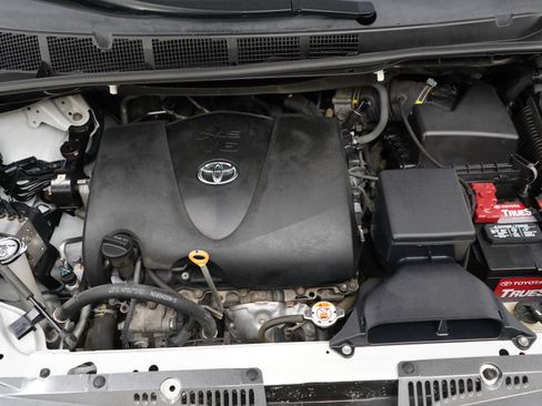 Used 2019 Toyota Sienna XLE w/ XLE Navigation Package AWD/4WD image 33