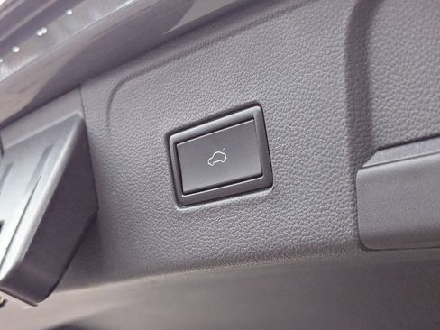 Used 2021 Volkswagen Atlas SE image 33