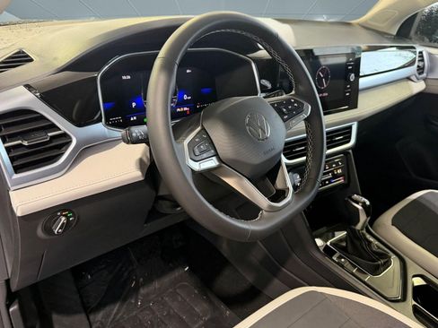 New 2026 Volkswagen Taos SE FWD image 4