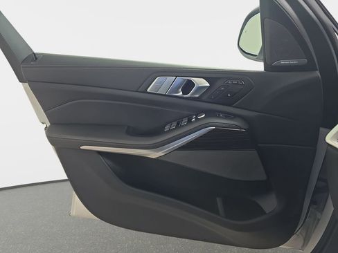 Used 2026 BMW X7 xDrive40i w/ Premium Package image 31