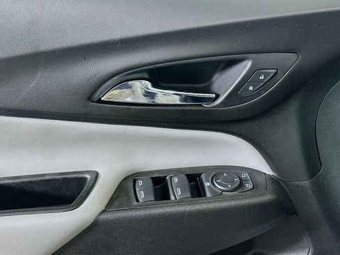 Used 2021 Chevrolet Equinox LS w/ LPO, Floor Liner Package FWD image 15