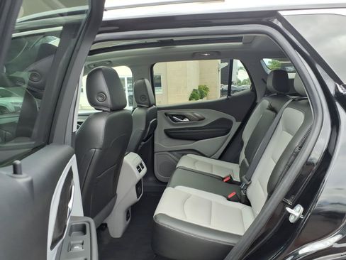Used 2023 GMC Terrain SLT AWD/4WD image 16