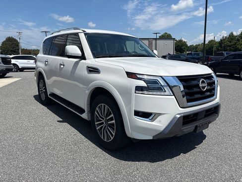 Used 2024 Nissan Armada SL w/ Captain's Chairs Package AWD/4WD image 11