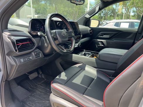 Used 2025 Chevrolet Silverado EV RST AWD/4WD image 9