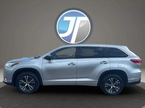 Used 2017 Toyota Highlander Plus FWD image 14