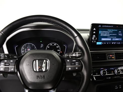 Used 2025 Honda Pilot Touring image 16
