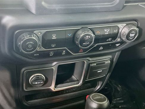 Used 2023 Jeep Gladiator Sport w/ Trailer Tow Package AWD/4WD image 15