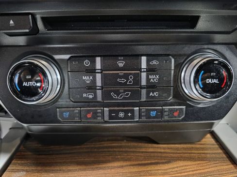 Used 2017 Ford F150 Lariat w/ Equipment Group 502A Luxury AWD/4WD image 16