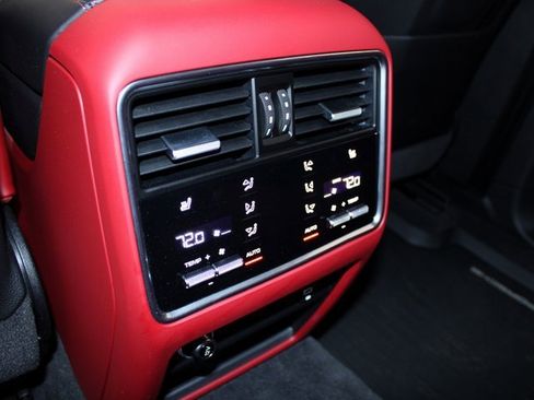 Used 2020 Porsche Cayenne image 23