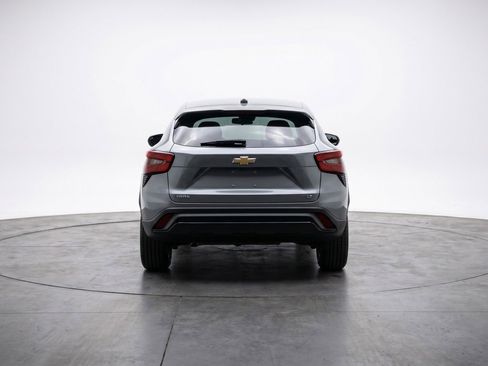 Used 2025 Chevrolet Trax LT FWD image 7
