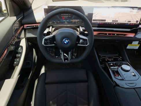 New 2026 BMW 550e xDrive w/ Premium Package AWD/4WD image 16