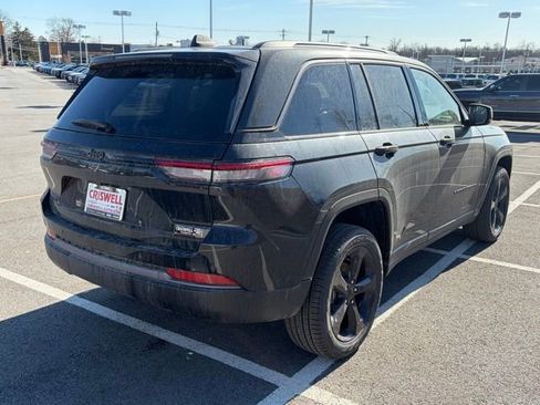 New 2026 Jeep Grand Cherokee Limited w/ Limited Altitude Package AWD/4WD image 8
