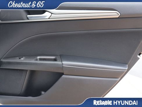 Used 2018 Ford Fusion SE w/ Fusion SE Technology Package FWD image 11