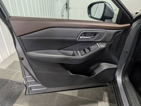 Used 2023 Nissan Rogue Platinum w/ Platinum Premium Package image 13