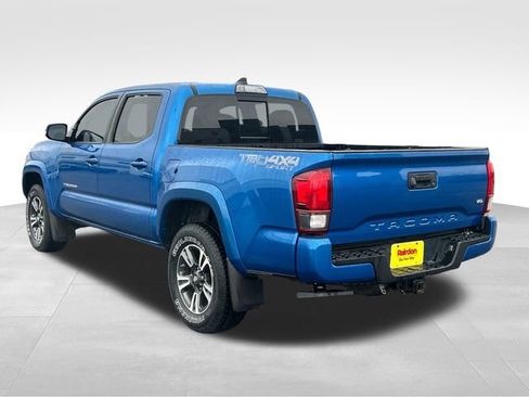 Used 2018 Toyota Tacoma TRD Sport image 6